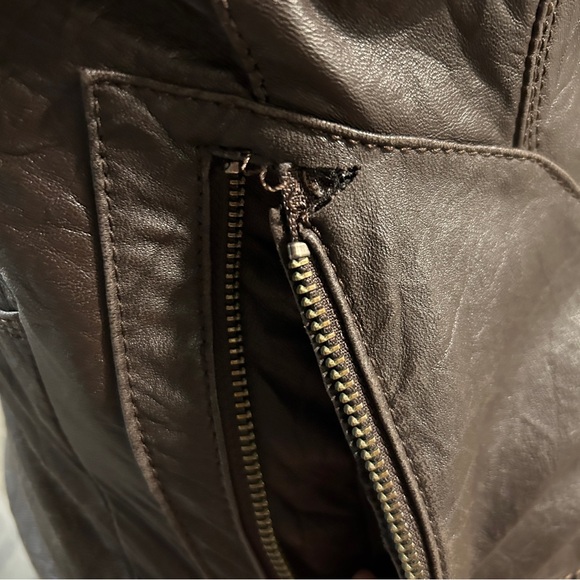 Women’s brown leather jacket from Danier - Picture 7 of 12